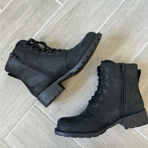 📦 SOLD 📦 Black Leather (Clarks) Boots